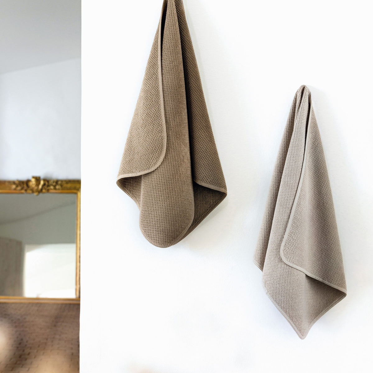 BEE WAFFLE TOWELS - FOG