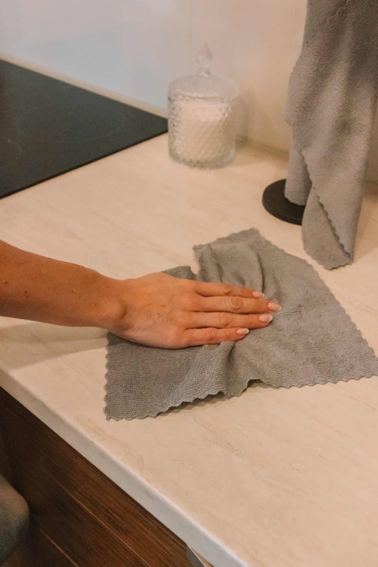 Tear-off microfiber towels on a roll, 50 pcs 30x30cm