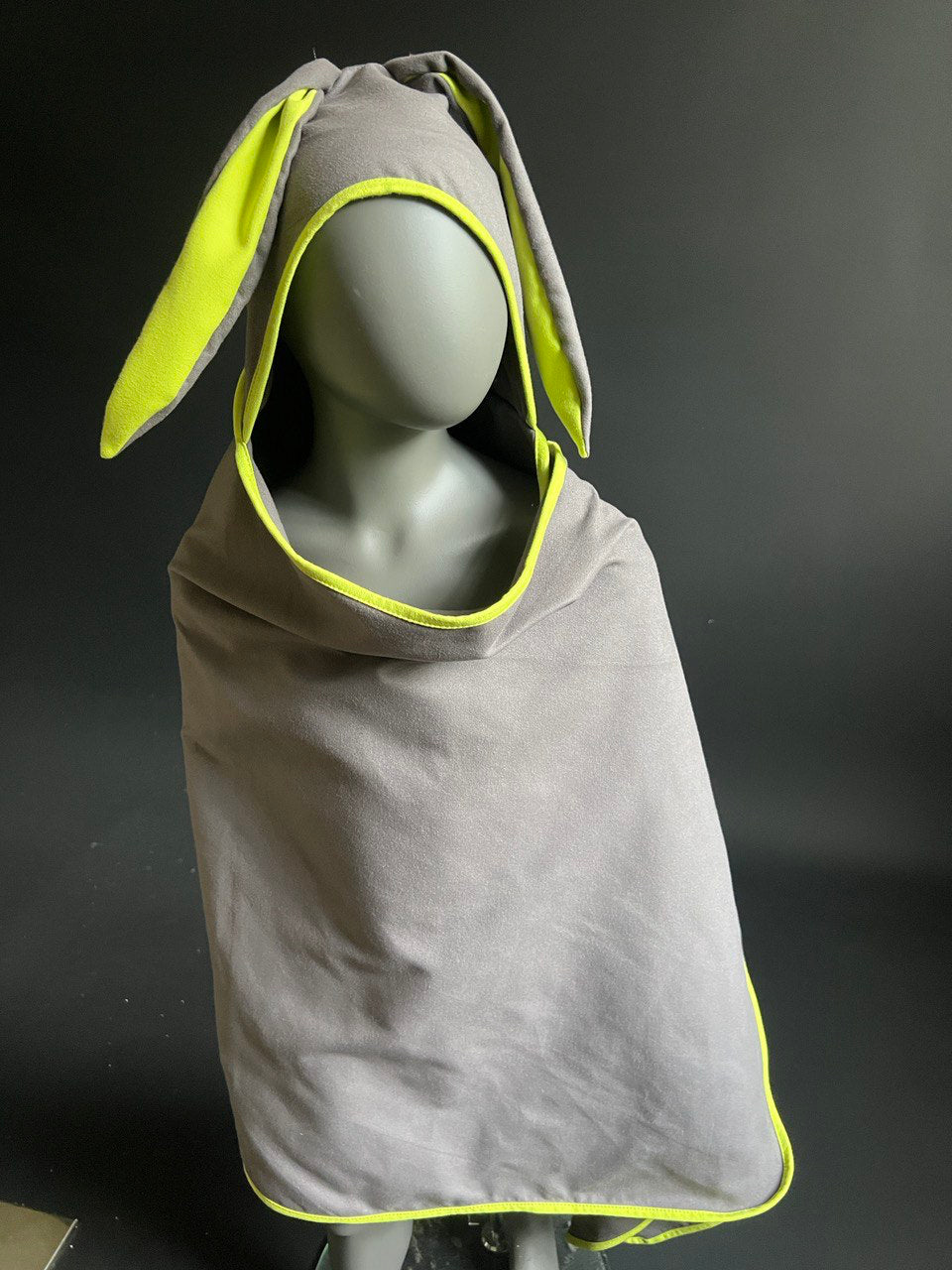 Microfiber hooded towel GREY with green