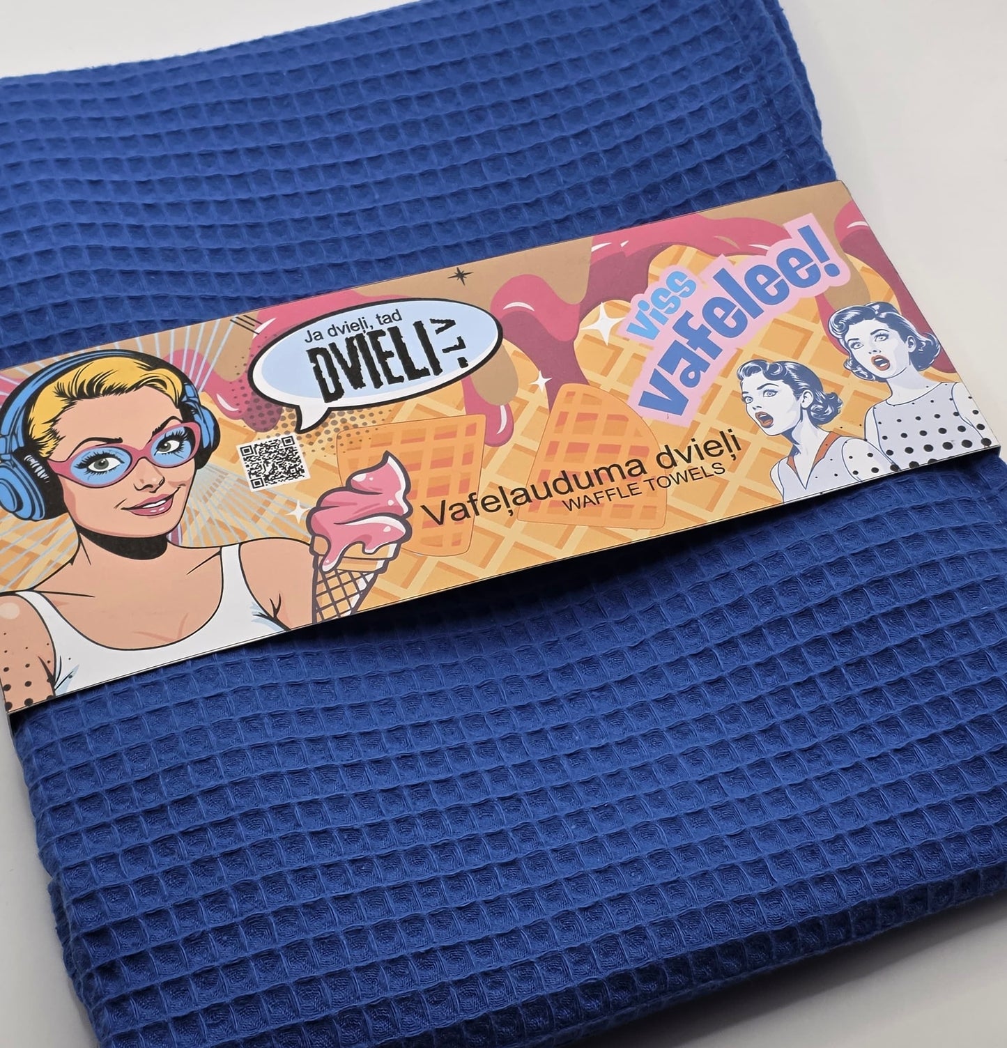  Vahvlimustriga rätik / SININE